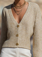 Champagnebeige stickad kofta med knappar och guldtråd