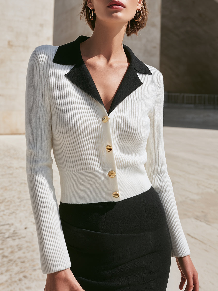 Ribbstickad Kofttopp med Kontrastkrage och Guldfärgade Knappar