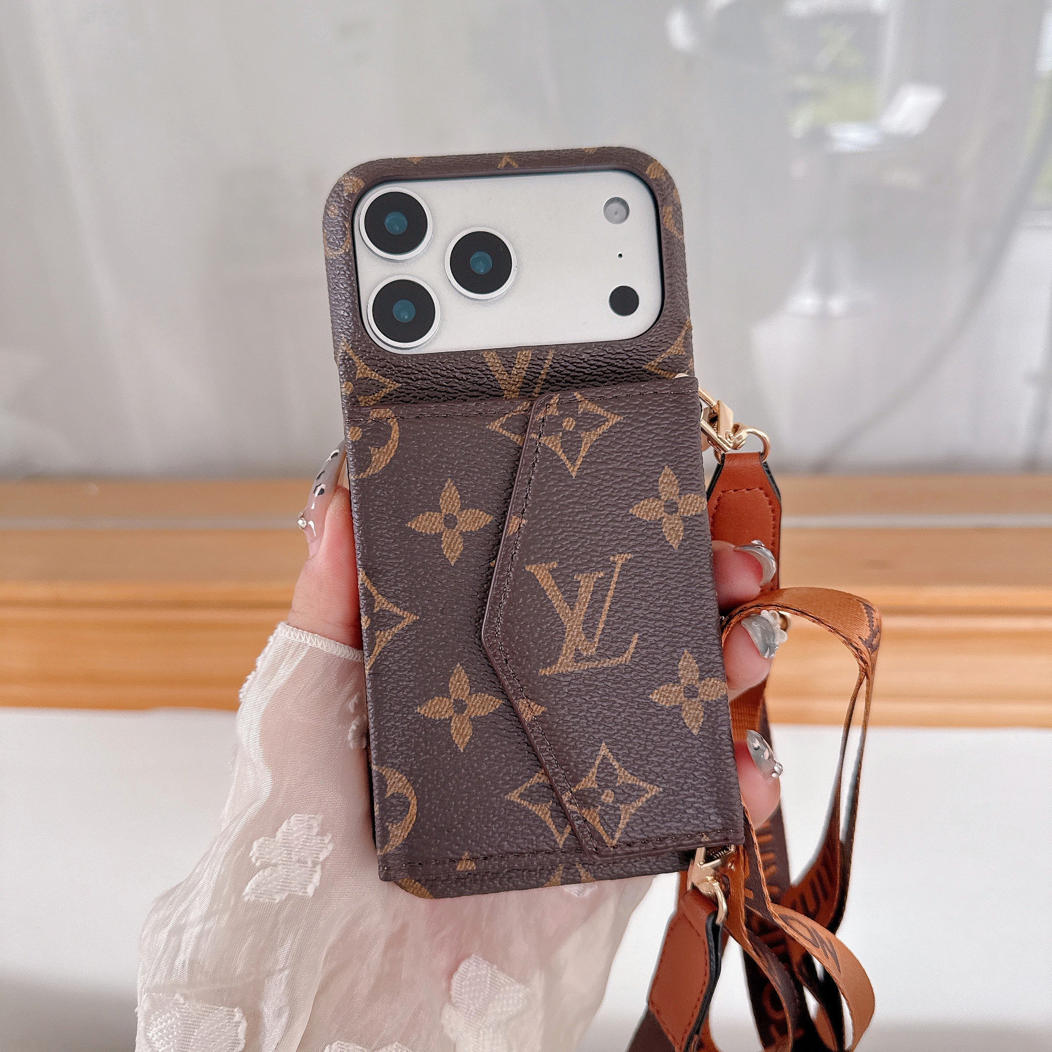 LV-stil Crossbody Plånboksfodral för iPhone – Med Rem & Korthållare