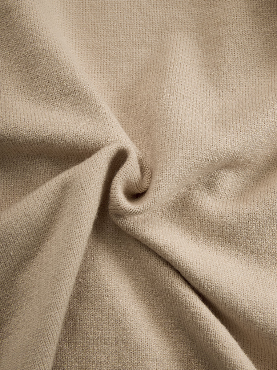 Draperad omlott-topp i taupe-stickat