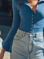 Ribbstickad Topp med Knappar fram och Utsvängda Ärmar